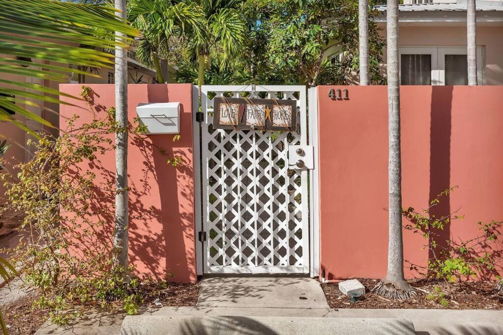Charming Studio W Pool One Mile To Beach Pets Welcome Lake Worth Beach Eksteriør bilde