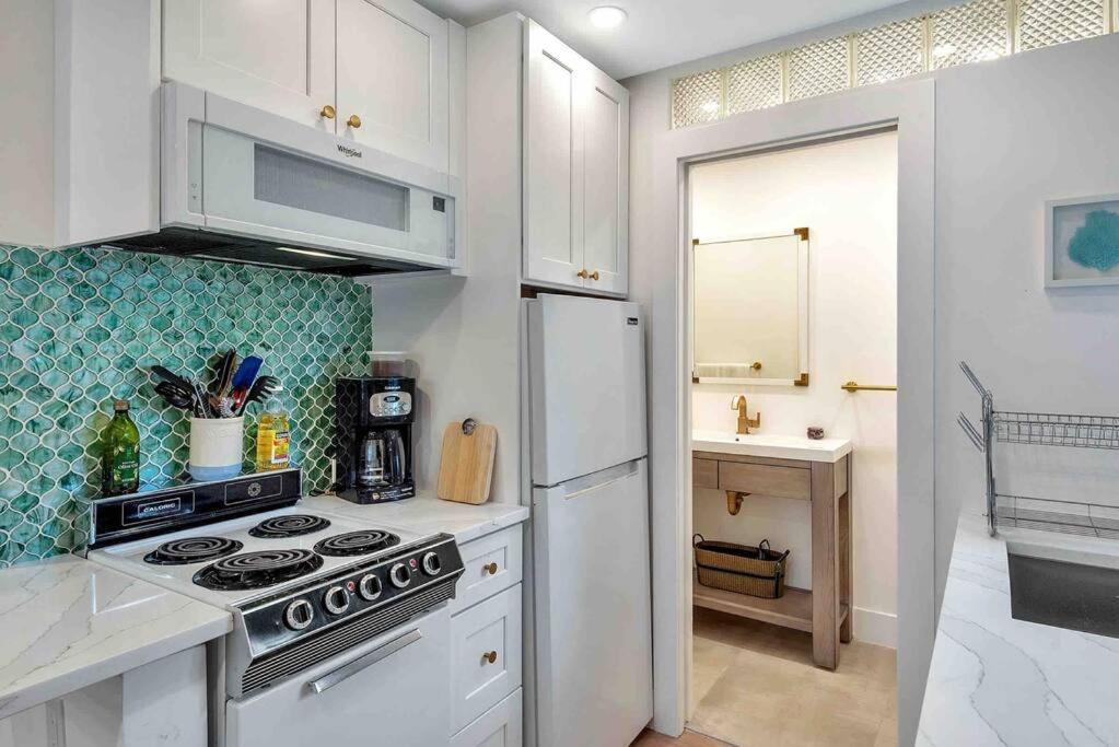 Charming Studio W Pool One Mile To Beach Pets Welcome Lake Worth Beach Eksteriør bilde