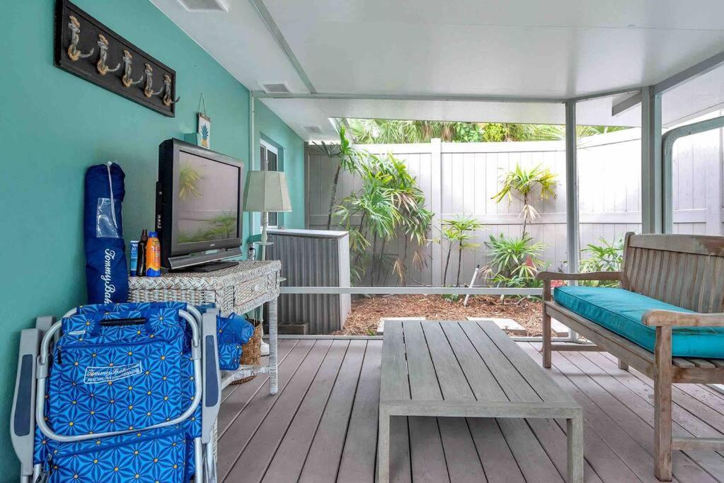 Charming Studio W Pool One Mile To Beach Pets Welcome Lake Worth Beach Eksteriør bilde