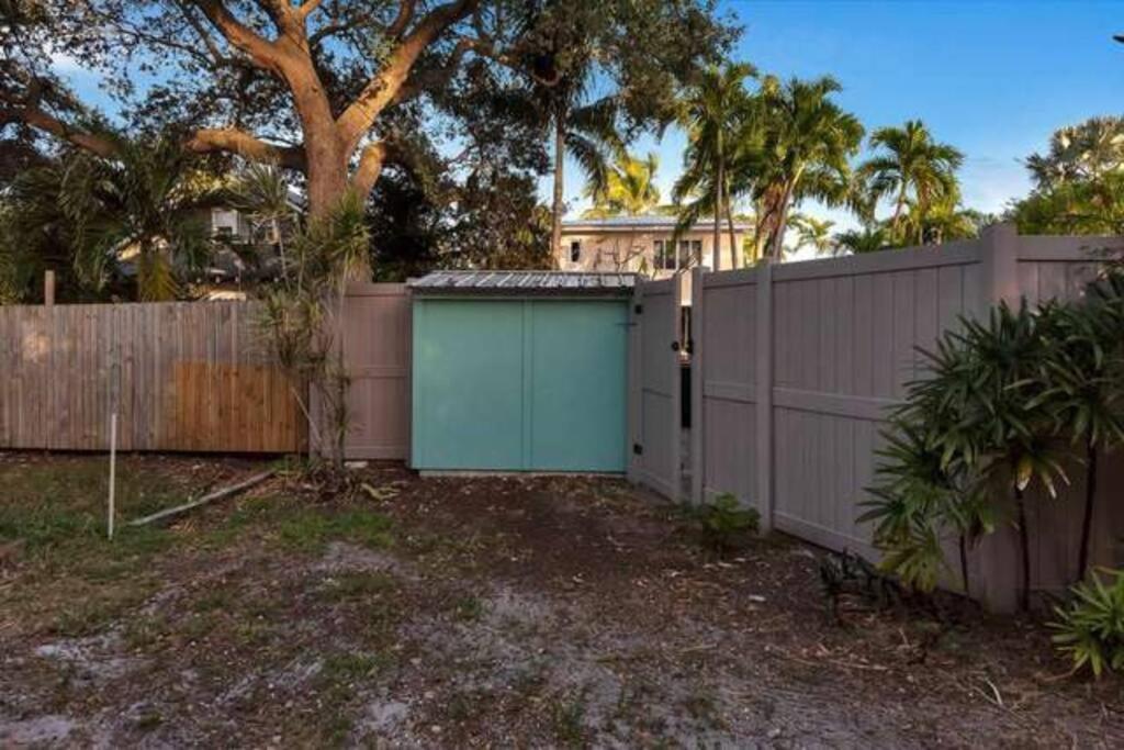 Charming Studio W Pool One Mile To Beach Pets Welcome Lake Worth Beach Eksteriør bilde