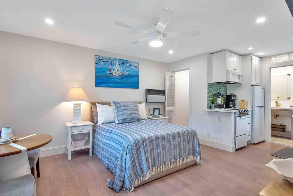 Charming Studio W Pool One Mile To Beach Pets Welcome Lake Worth Beach Eksteriør bilde